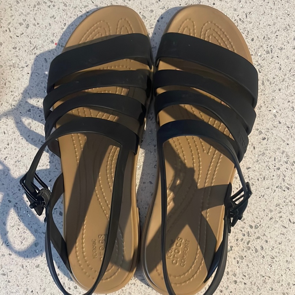 Woman’s croc sandals size 10